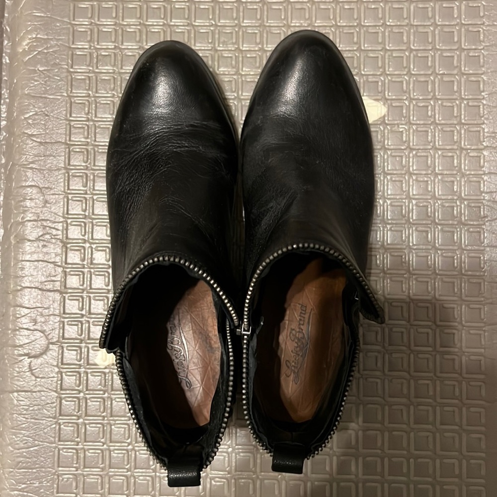 Great condition lucky boots, black leather with detailed side design